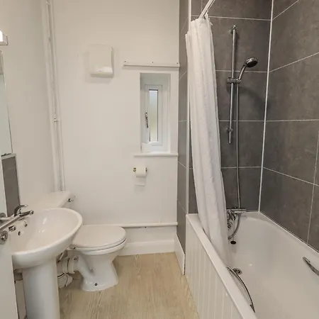 Jubilee Three Bedroom House Pet Free *