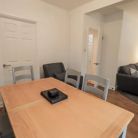 Jubilee Three Bedroom House Pet Free * פנרית'