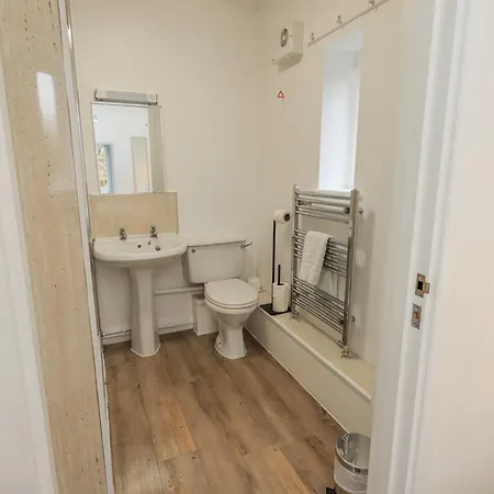Jubilee Three Bedroom House Pet Free * פנרית'