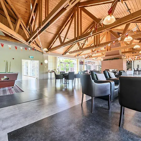 Jubilee Three Bedroom House Pet Free Ferienhaus *